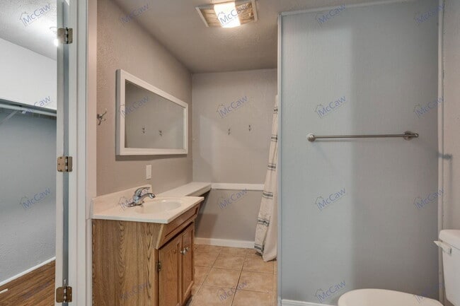 Building Photo - 5117 Bahama Dr