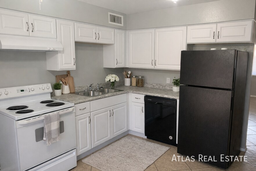 Building Photo - 8315 N 61st Ave