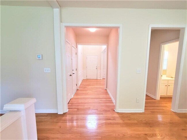 Building Photo - 545 Friars Head Dr NE