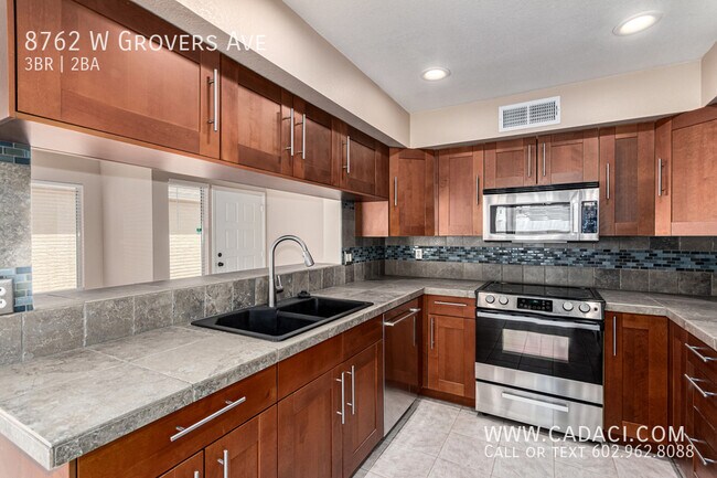 Building Photo - 8762 W Grovers Ave
