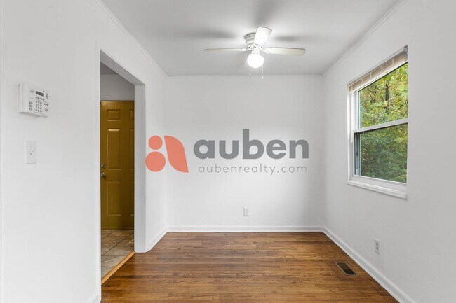 Building Photo - 3 Bedroom Home in St. Elmo! $350 off your first month's rent!