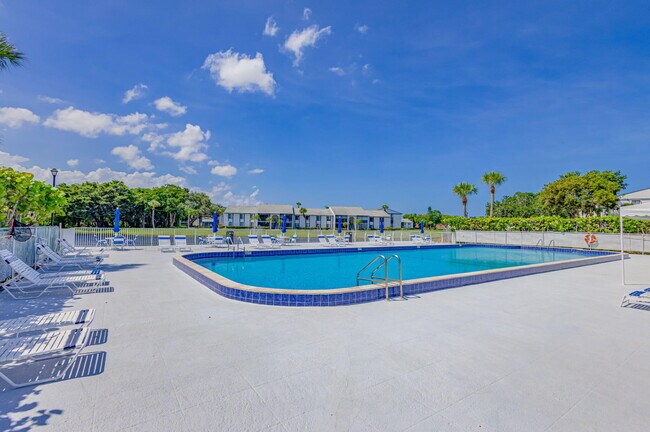 Building Photo - 1011 Green Pine Blvd