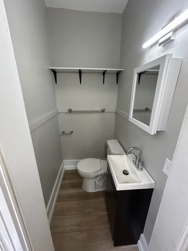 Building Photo - 77 W 23rd St