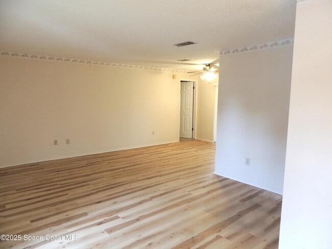 Building Photo - 2049 Ixora Dr W