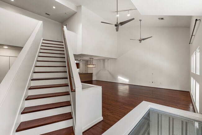 Building Photo - 349 Sydnor St