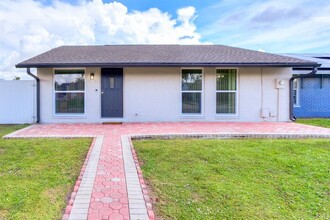 Building Photo - 8541 Briar Grove Cir
