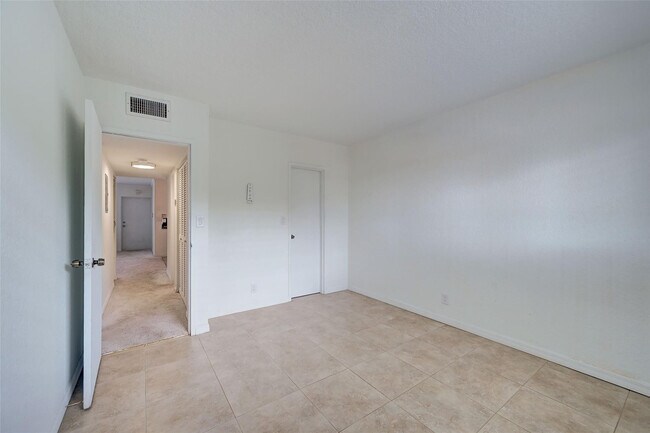 Building Photo - 2020 NE 56th St