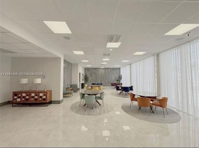 Building Photo - 3140 S Ocean Dr