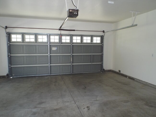 Building Photo - Gorgeous House in California Park Neighborhood!