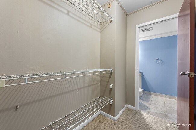 Building Photo - 300 S Roselle Rd