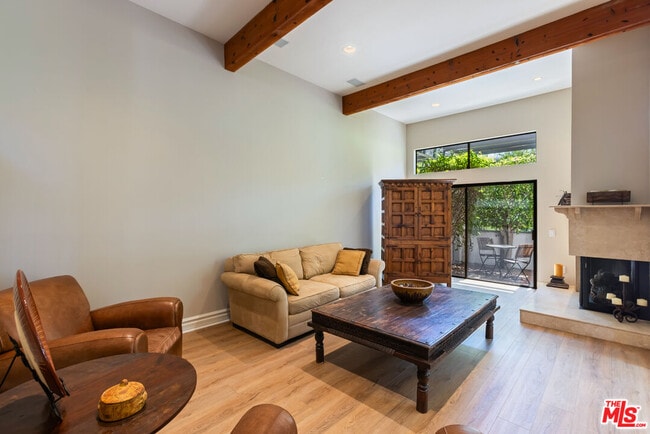 Building Photo - 1541 Palisades Dr