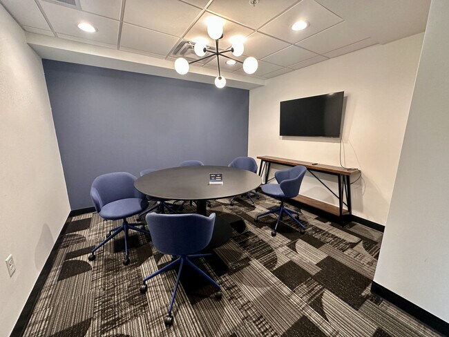 Building Photo - 1237 N Van Buren St