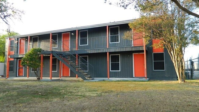 Building Photo - 515 Humble Ave
