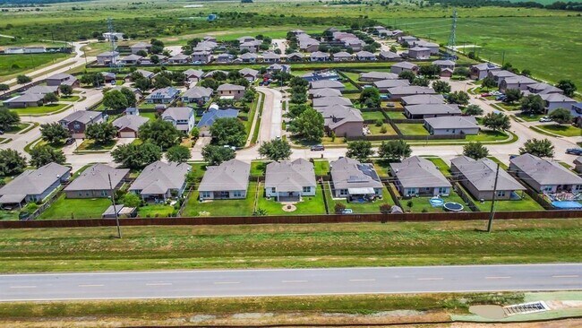 Building Photo - 16123 Duck Tail Ln