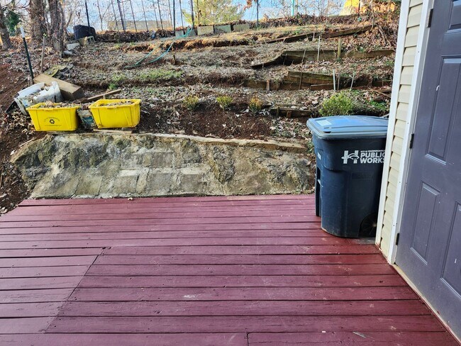 Building Photo - For Rent: Harrisonburg 3 BR, 2.5 Bath Townhouse