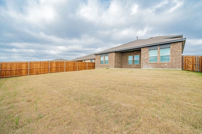 Building Photo - 2126 Thornton Dr