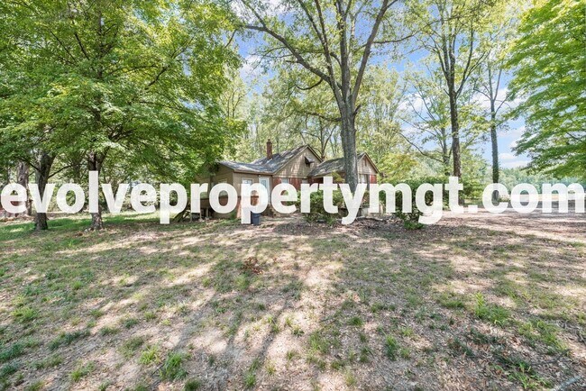Building Photo - Hidden Collierville Gem on 1 ACRE!