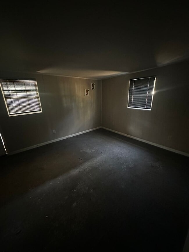 Building Photo - 2638 Deeb Dr