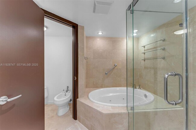 Building Photo - 655 N Mashta Dr