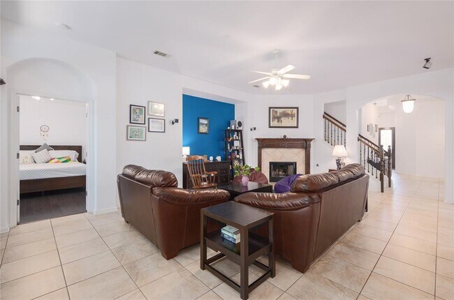 Building Photo - 9700 Spanish Wells Dr