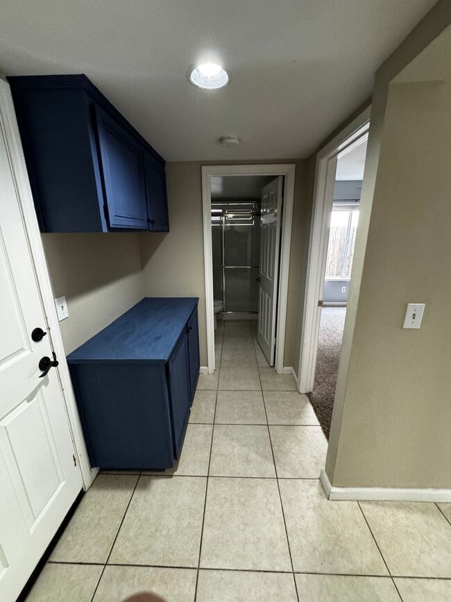 Building Photo - BEAUTIFUL 2 STORY 4 BD, 3 BATH, 3 CAR GARAGE, WITH POOL!