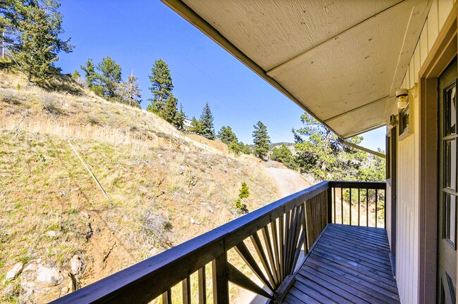 Building Photo - 1244 Hyland Dr