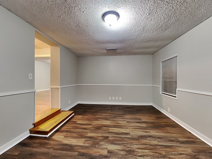 Building Photo - 6446 Burgundy Rd S