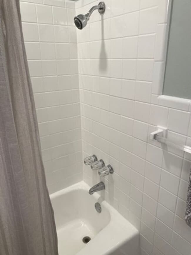 Building Photo - UPDATED 3B/1.5B Home in the Heart of Ft. Walton Beach