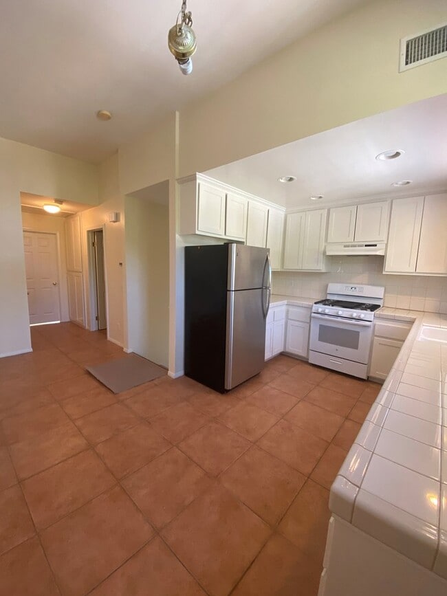 Building Photo - Santa Barbara - Cute two bedroom, one bath upstairs home near Cottage Hospital.