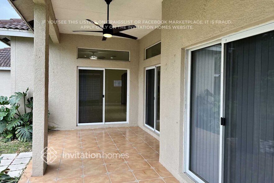 Building Photo - 1025 SW Romaine Ln