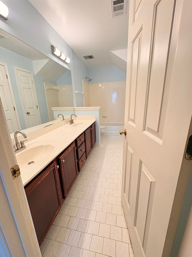 Building Photo - 1850 Wood Oak Dr