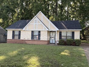 Building Photo - 3834 Windermere Rd