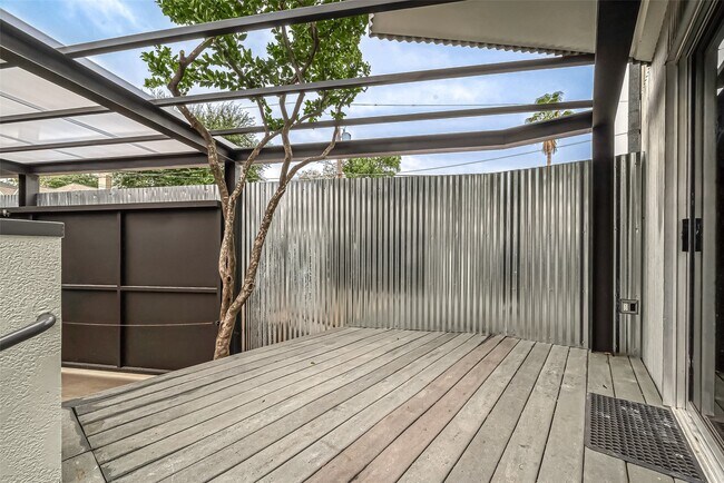 Building Photo - 2029 Dunlavy St