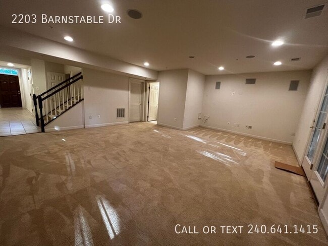 Building Photo - 2203 Barnstable Dr