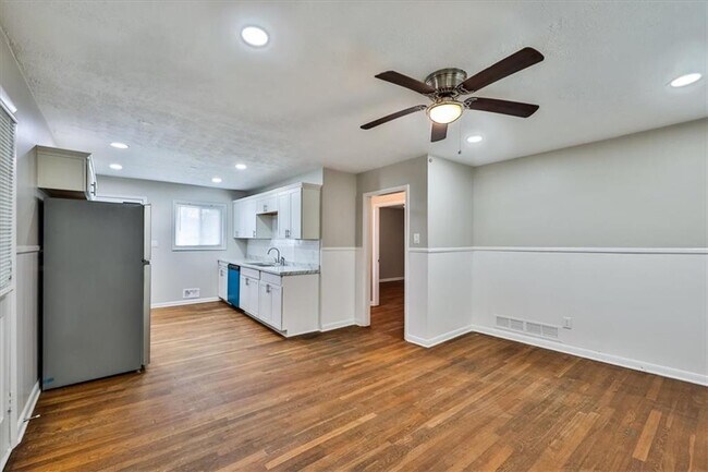 Building Photo - 1076 Vonda Ln SW