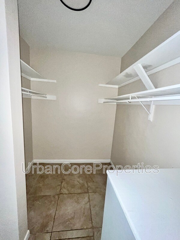 Building Photo - 321 24th Ave N