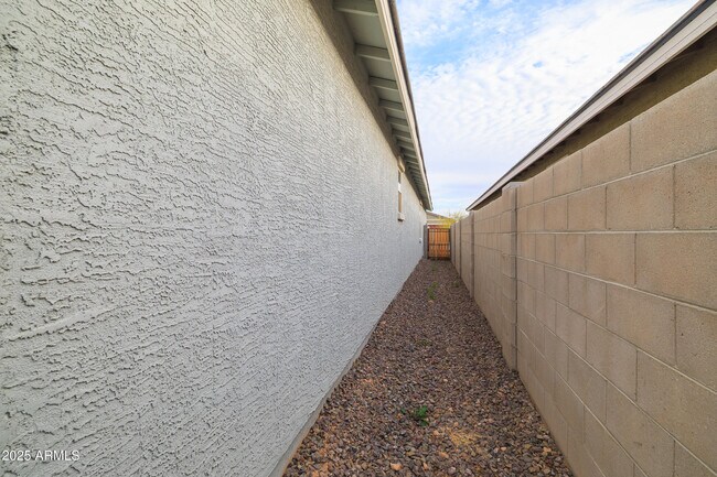 Building Photo - 6810 W Pedro Ln