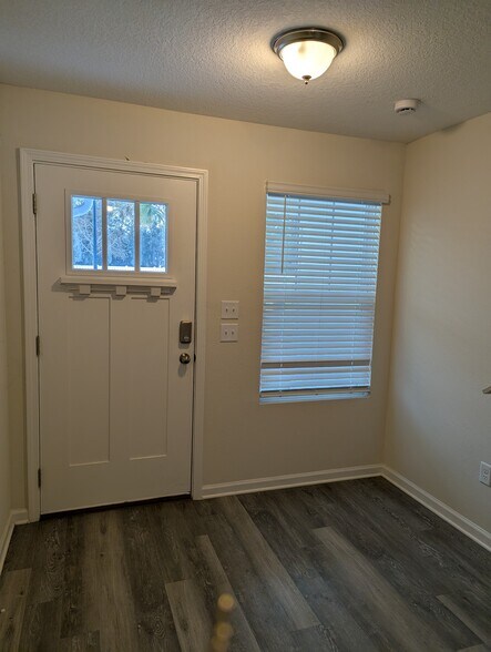 Building Photo - 1714 Cocoanut Rd