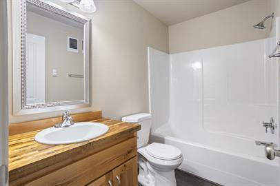 Building Photo - Modern 3 bedroom Duplex