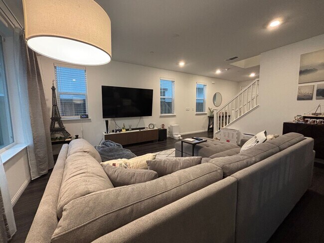 Building Photo - Gorgeous New home with 4 bed/2.5 bath in Brentwood