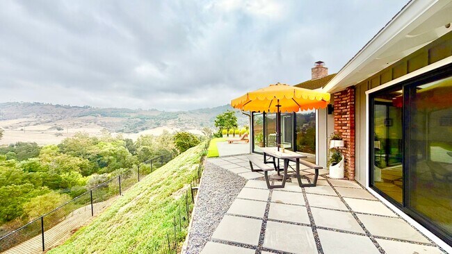 Building Photo - Beautifully Furnished & Appointed, Shorter Term Rental in the Peaceful Gird Valley area of Fallbr...