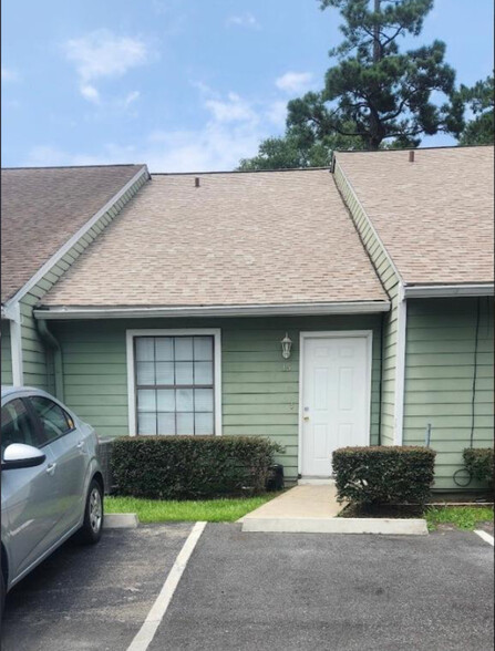 Building Photo - 301 S Lipona Rd