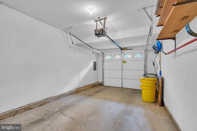 Building Photo - 31 Fair Acres Ct