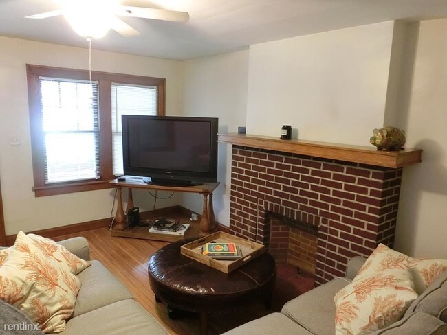 Building Photo - 3 br, 1 bath Townhome - 182 W Como Ave