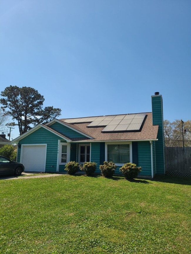Primary Photo - Cozy Home in Prime Location!