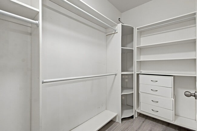 Building Photo - 2055 Hemlock Dr