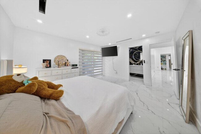 Building Photo - 849 Camellia Dr