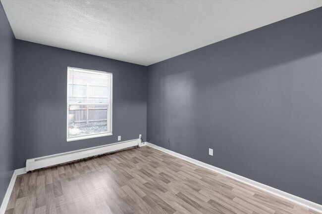 Building Photo - Spacious 1–3 Bedroom Apartments in South Louisville | Cedar Chase