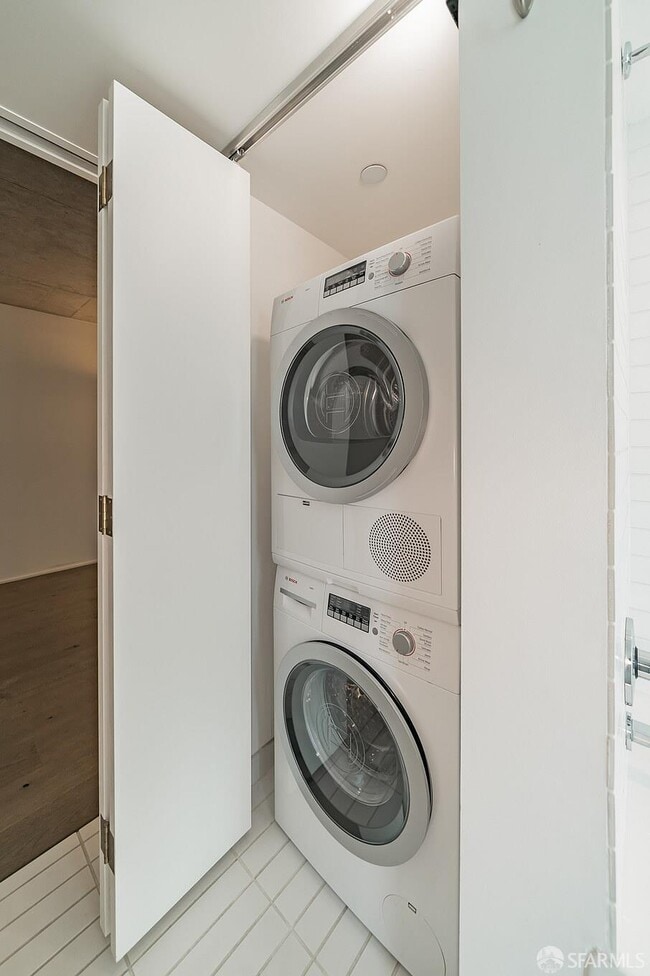 Building Photo - 8 Octavia St