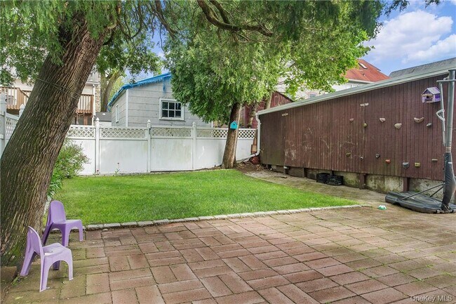 Building Photo - 520 River Ave